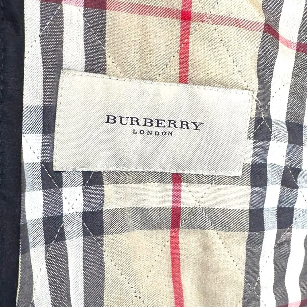 Burberry Black Utility Jacket with Diamond Quilting - Picture 8 of 11
